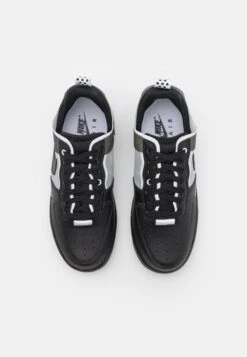 Nike Sportswear Air Force 1 React Unisex - Sneakers Laag - Black/White 9 Nike Sportswear Air Force 1 React Unisex - Sneakers Laag - Black/White -Dameskleding Winkel 004b8b551ba547eba85d26f782492c12