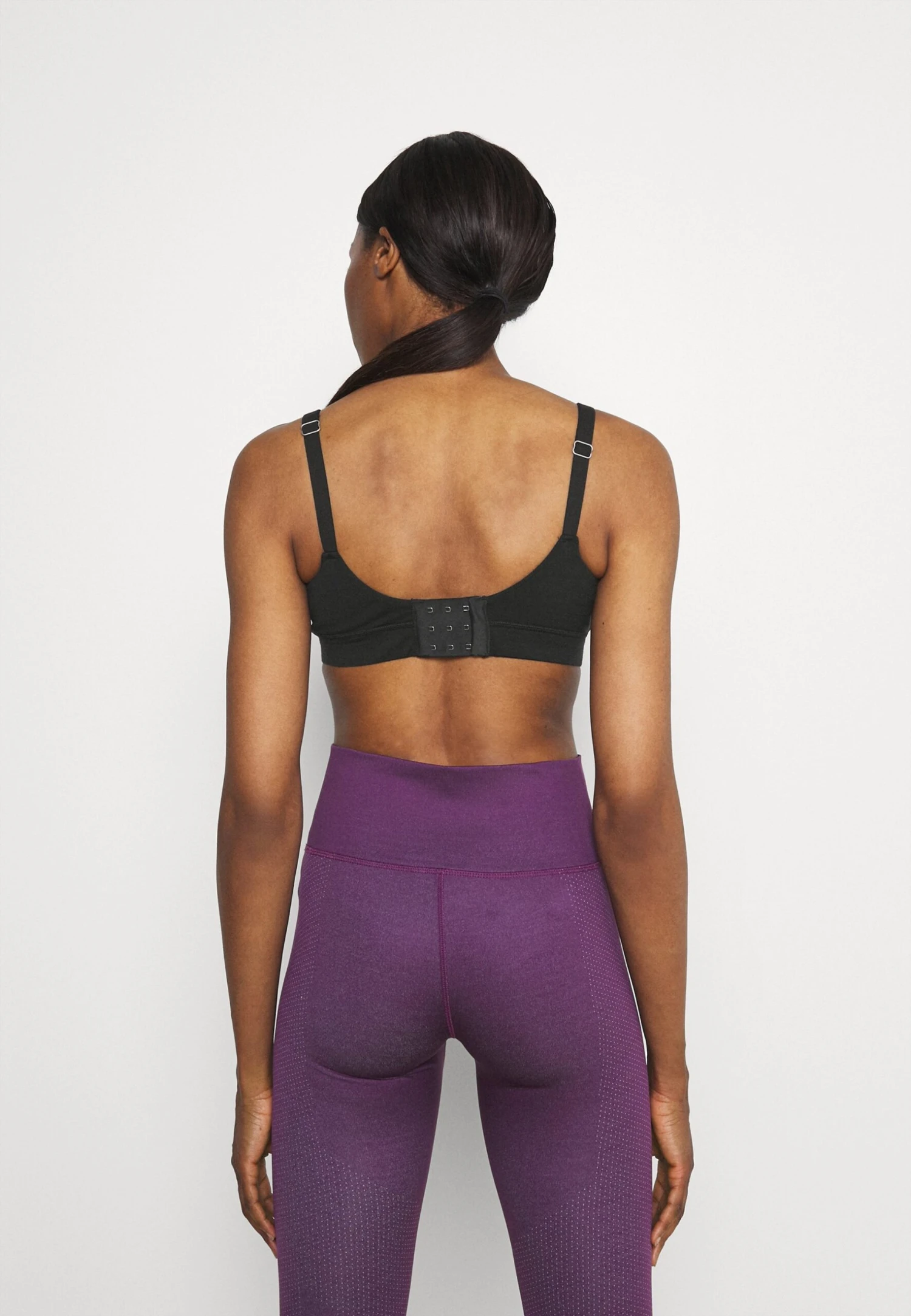 Icebreaker Merino Queens Clasp Bra - Sport Bh - Black 3 Icebreaker Merino Queens Clasp Bra - Sport Bh - Black - Afbeelding 3